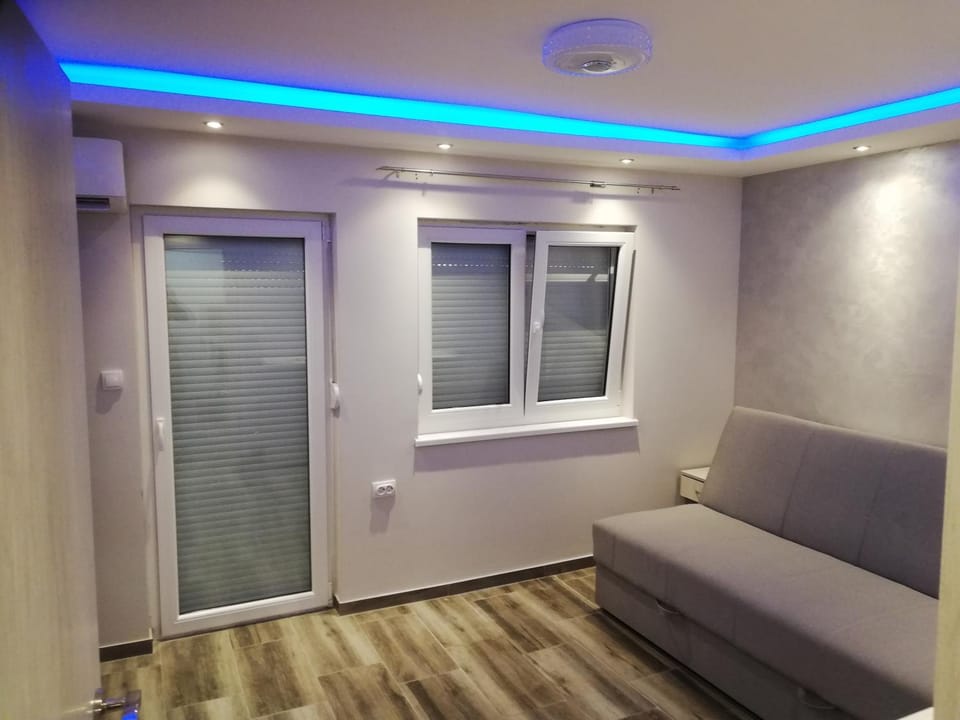 Seating area, Bedroom