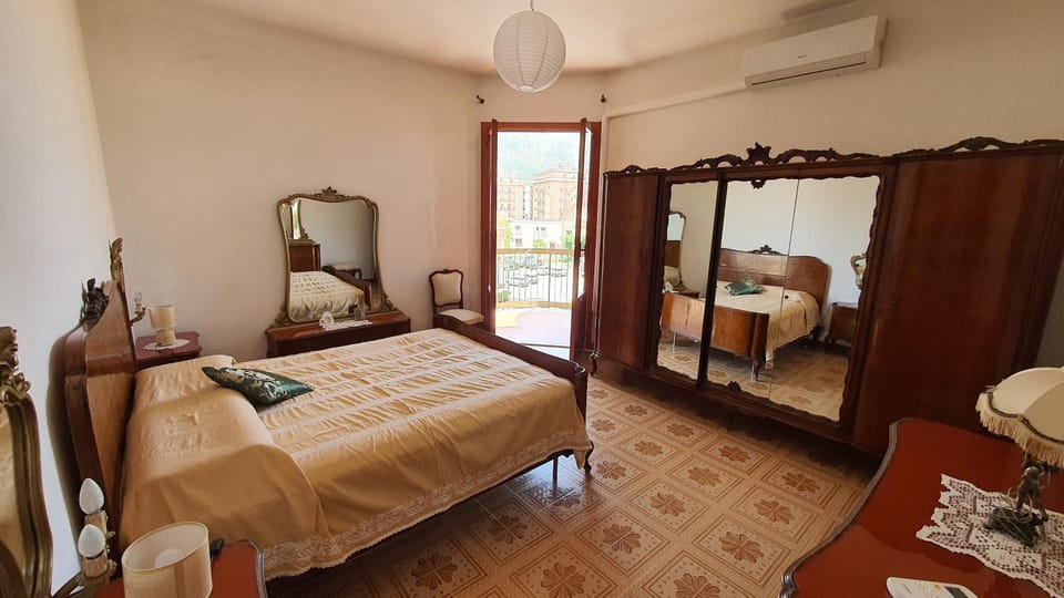 Appartamento spazioso e fresco in punto strategico. Apartment in Castellammare del Golfo