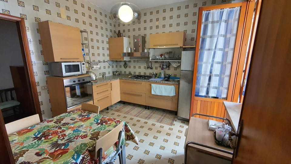 Appartamento spazioso e fresco in punto strategico. Apartment in Castellammare del Golfo