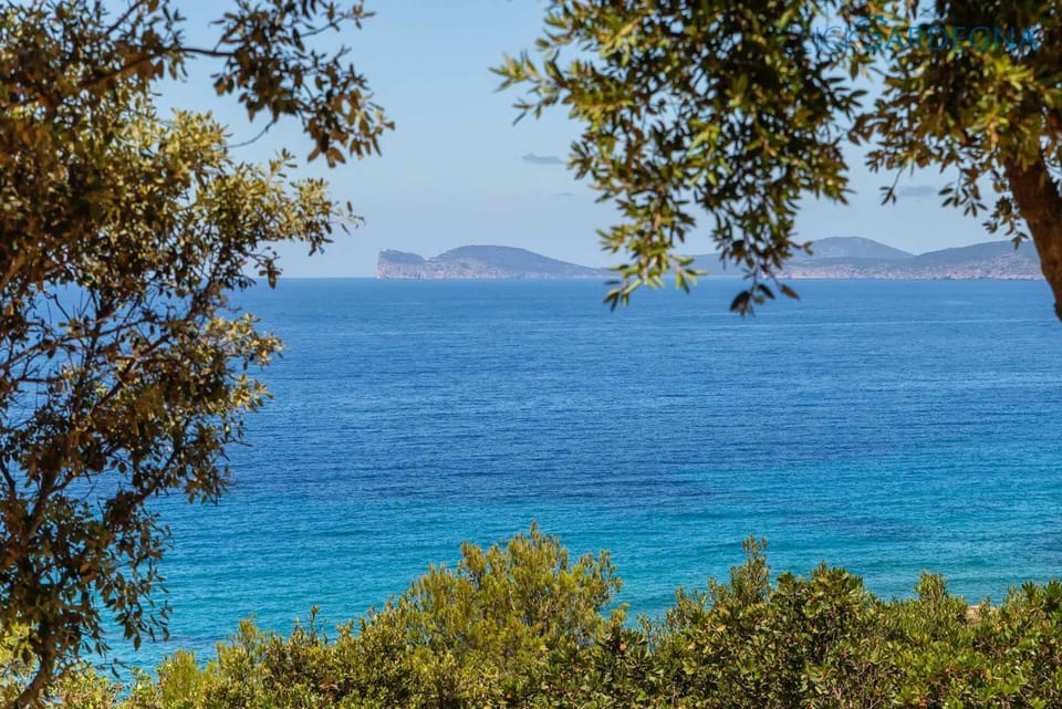 Villa Juliette con vista spettacolare ridosso del mare House in Sardinia