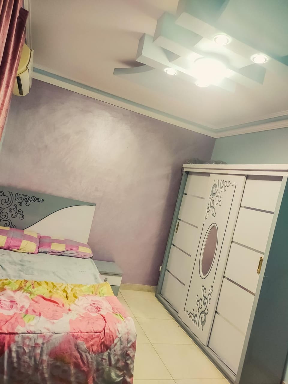 Bed, Photo of the whole room, Bedroom, fireplace, wardrobe