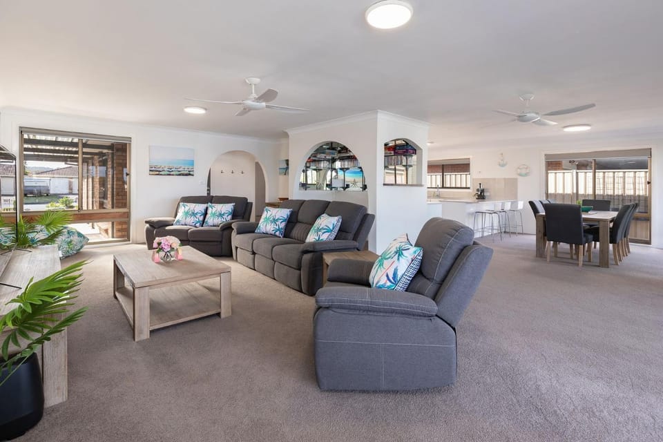 TV and multimedia, Living room, Seating area