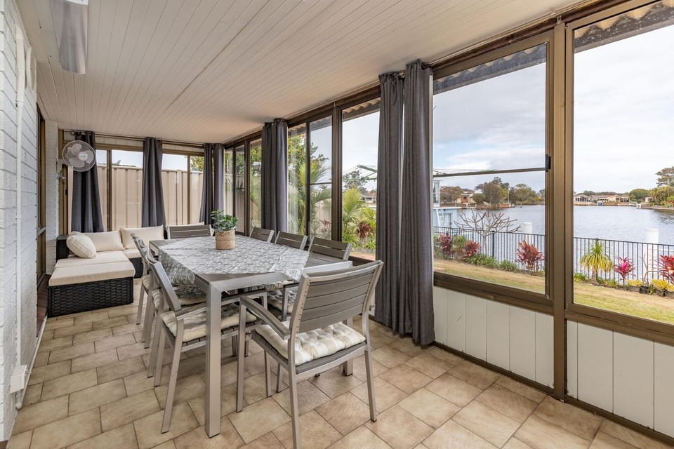 Patio, View (from property/room), Seating area, Lake view, River view