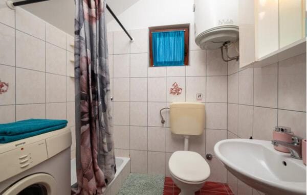 Shower, Bathroom, hair dryier, washing machine, washing machine
