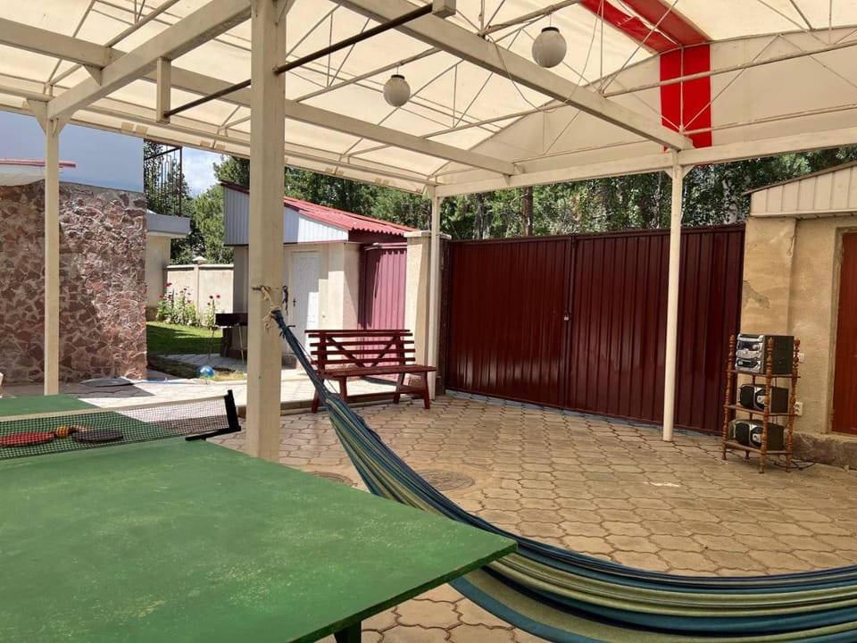 Table tennis, Inner courtyard view