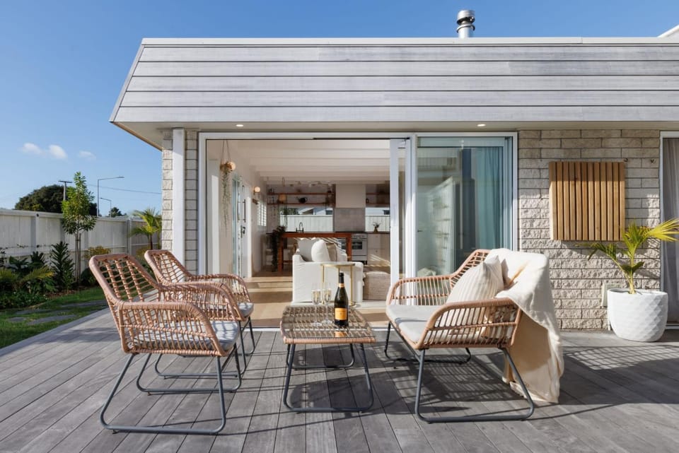 The Endless Summer Home - Beach and Town Location House in Bay Of Plenty