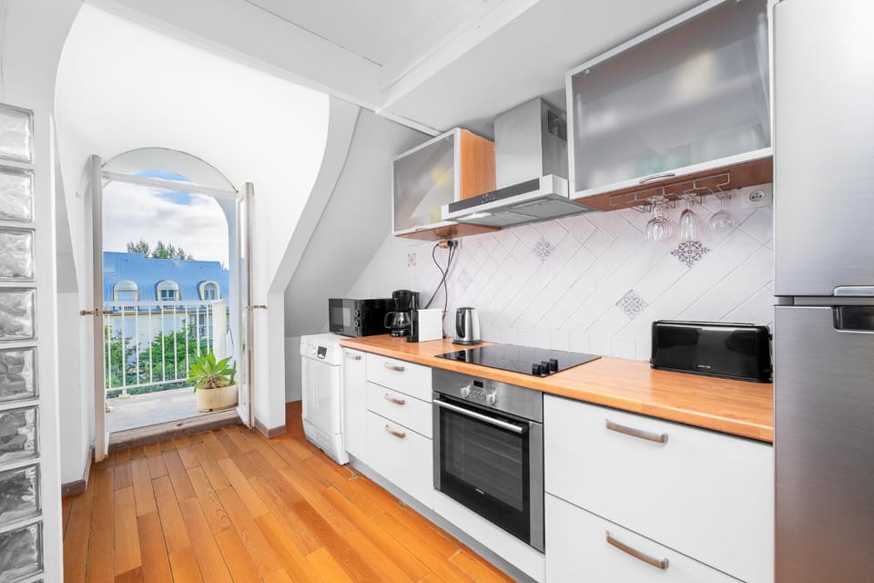 Kitchen or kitchenette, Dining area, oven, stove, toaster