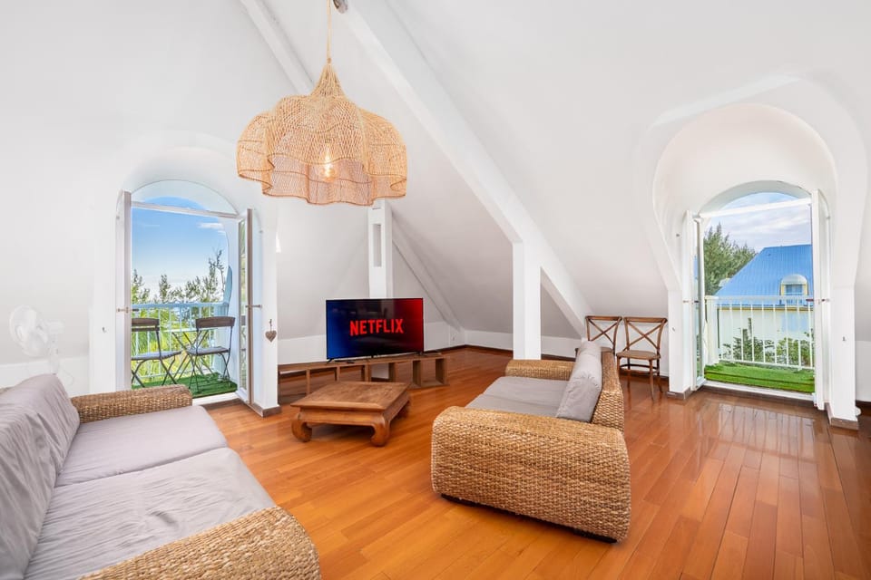 Communal lounge/ TV room, TV and multimedia, Living room, Seating area