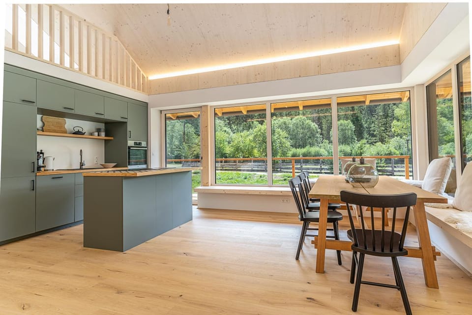 Dining area, kitchen
