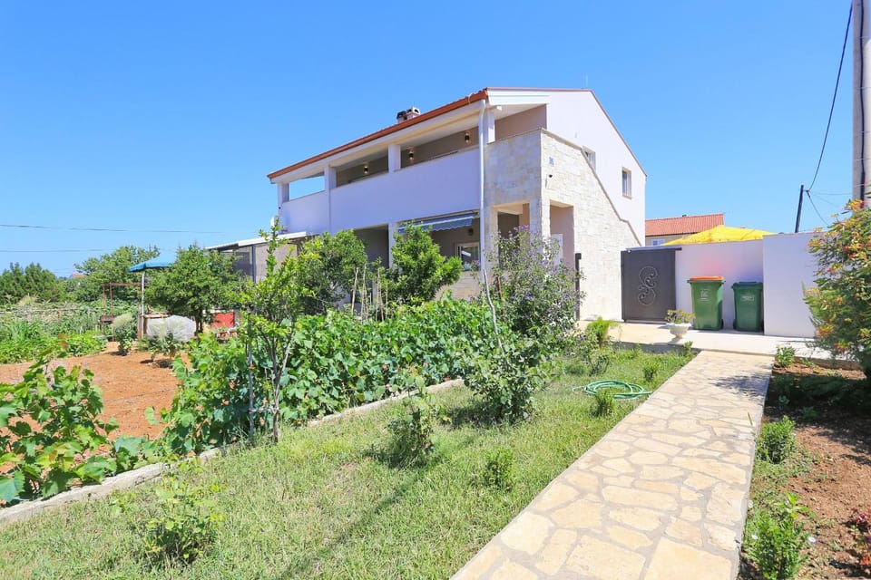 Property building, Garden