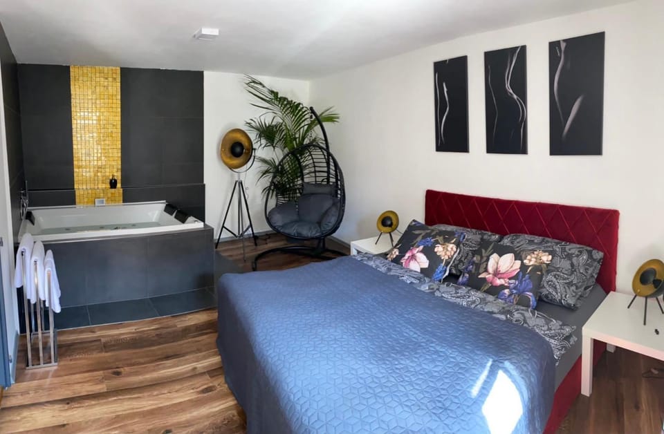 FiftyShades Apartmán s vířivkou Apartment in South Moravian Region