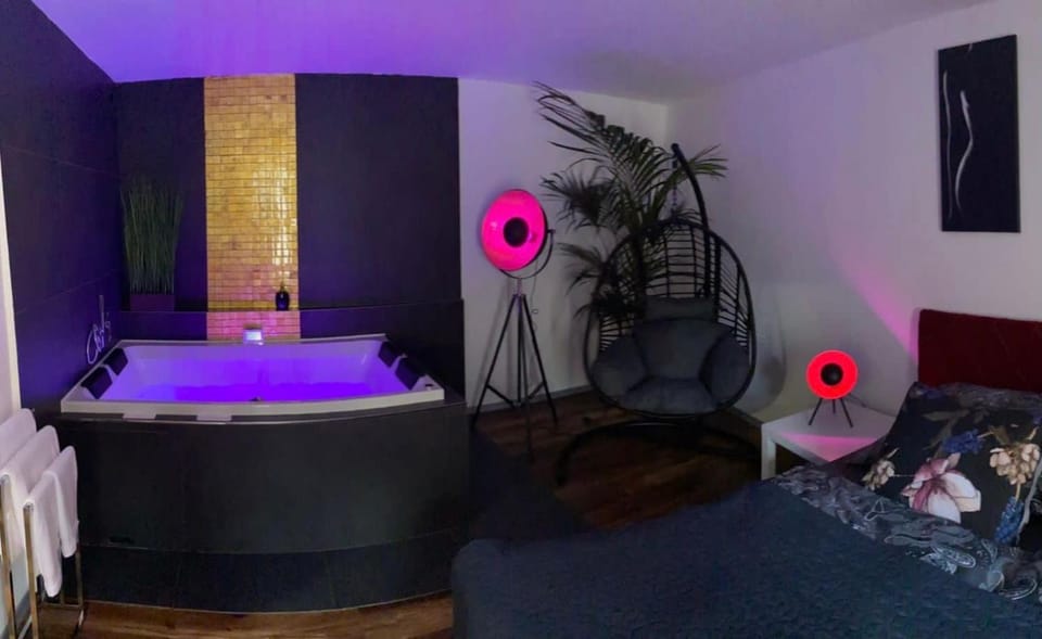 FiftyShades Apartmán s vířivkou Apartment in South Moravian Region