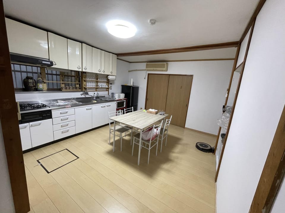 Kitchen or kitchenette, Dining area, minibar, pet friendly, stove