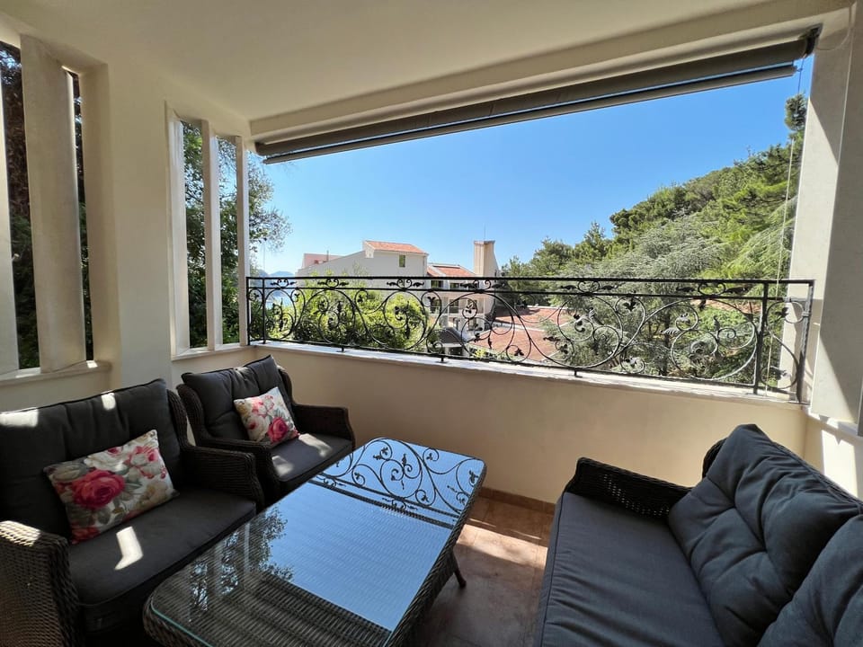 Balcony/Terrace, Seating area, City view, Quiet street view