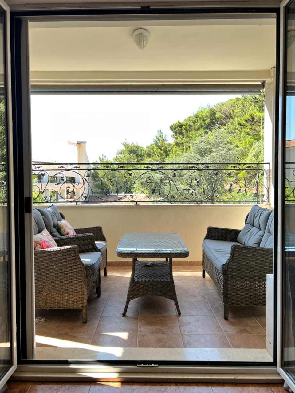 View (from property/room), Balcony/Terrace, City view, Garden view, Landmark view, Mountain view, Street view