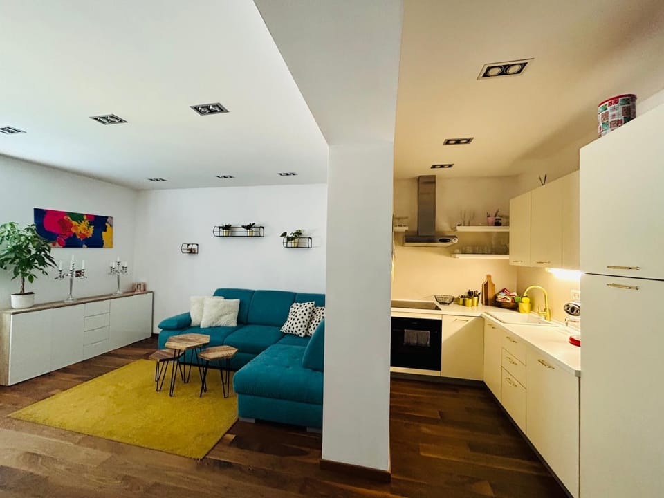 Bed, Kitchen or kitchenette, Living room, Seating area, Dining area, minibar, oven, stove, air conditioner