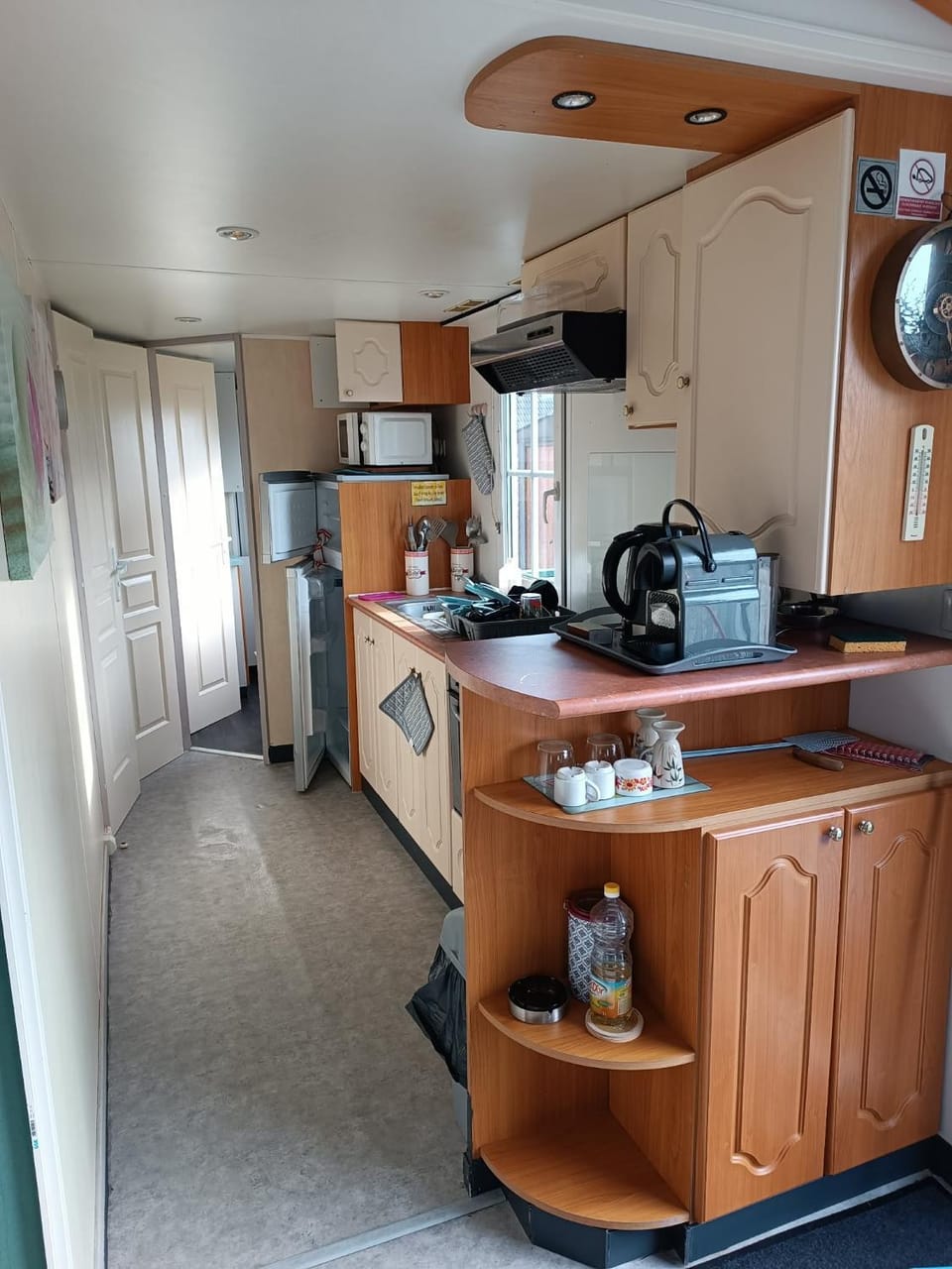Coffee/tea facilities, Kitchen or kitchenette, pet friendly, stove