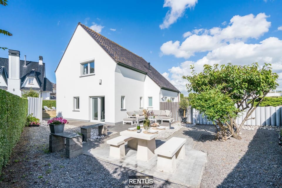 Property building, Garden, Seating area