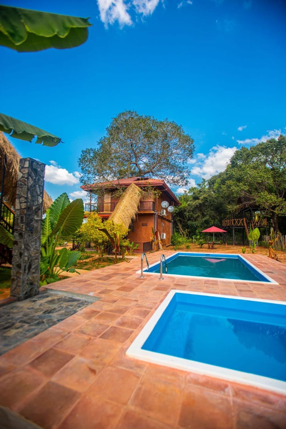 Swimming pool