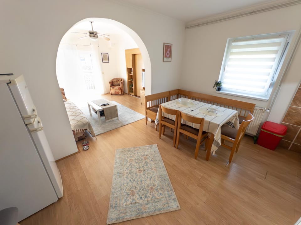 Living room, Diving