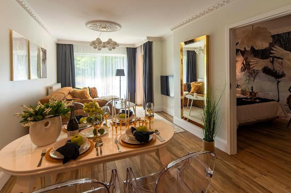 Living room, Decorative detail, Seating area, Dining area