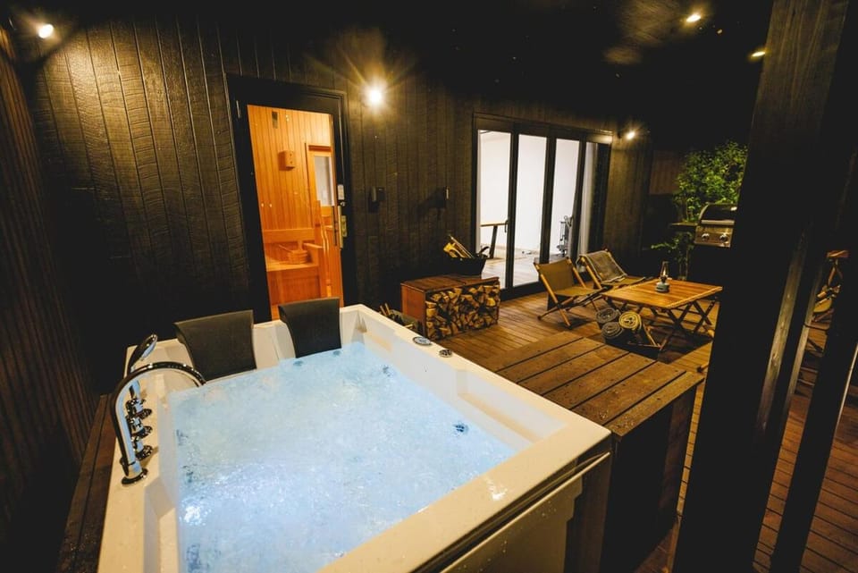 Hot Tub, Balcony/Terrace