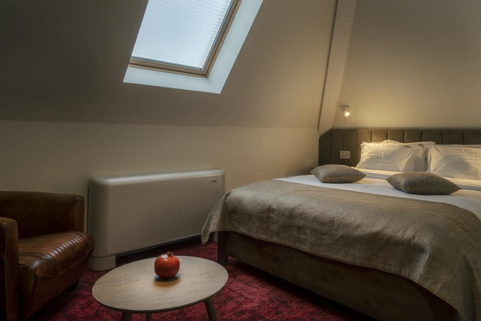 Bed, Photo of the whole room