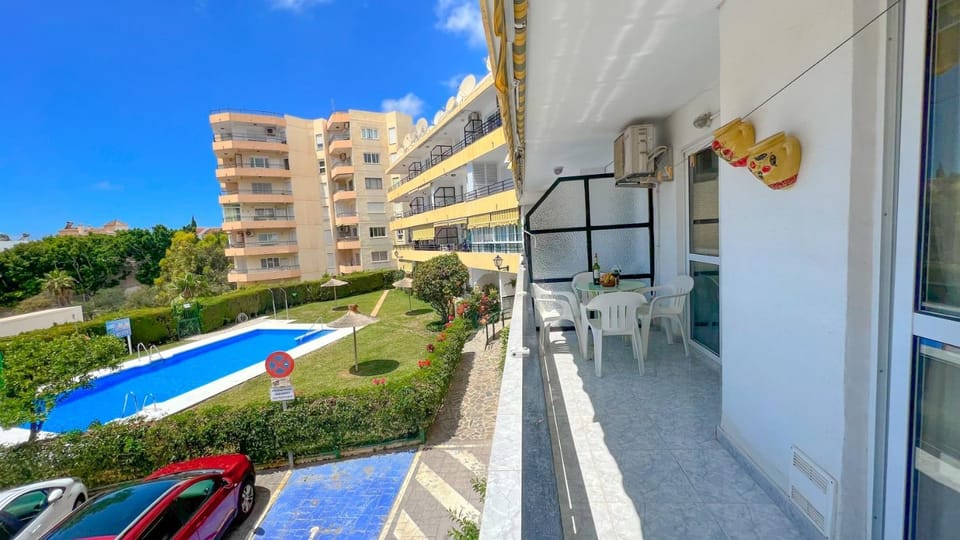 Property building, Balcony/Terrace, Pool view, Swimming pool