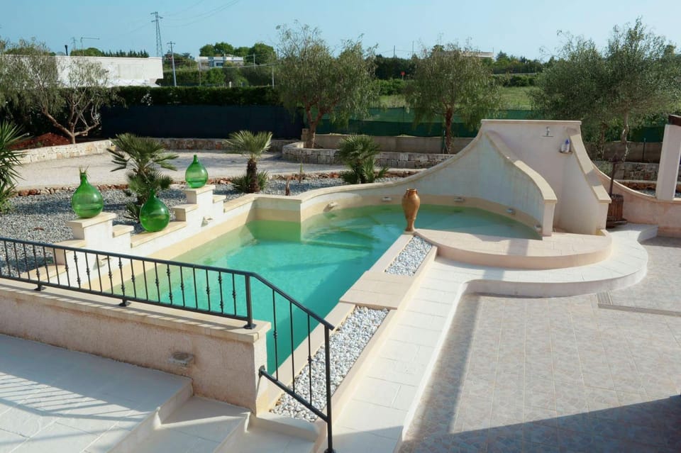 Day, Swimming pool