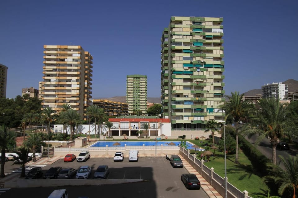 Swimming pool, Location, Parking