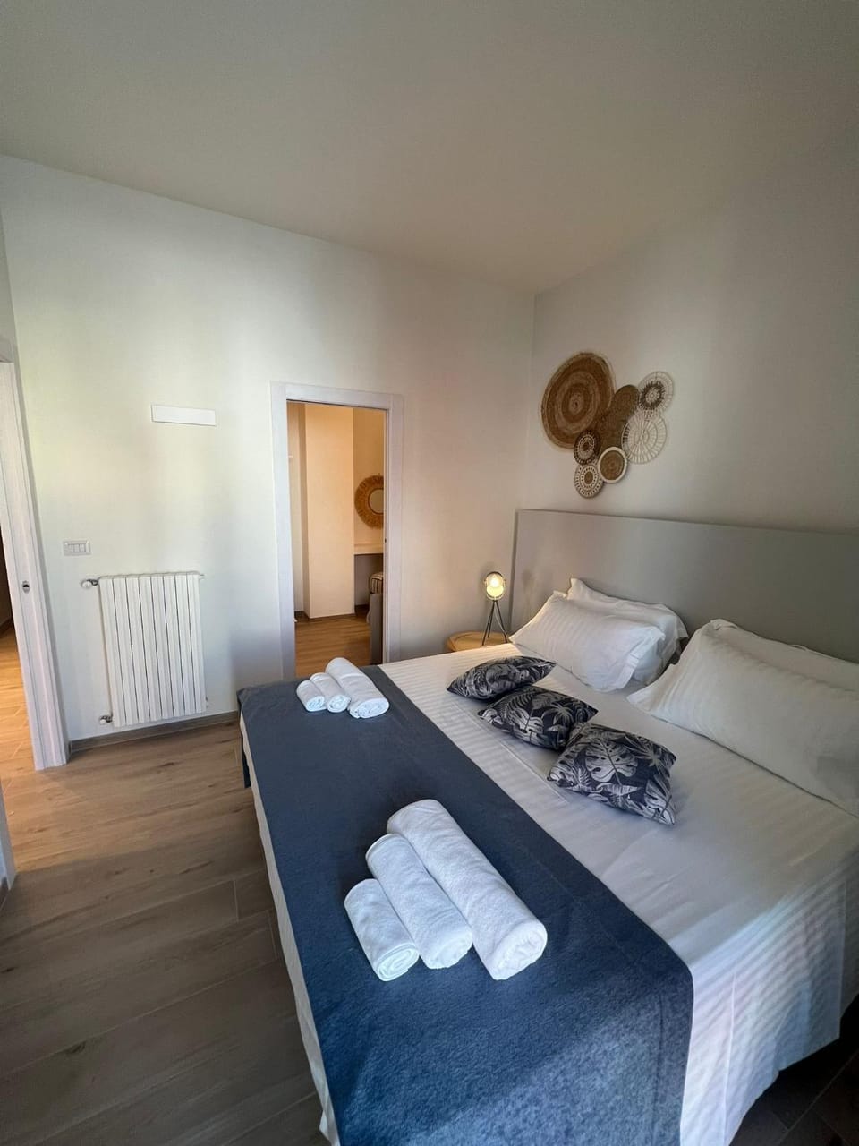Bed, Photo of the whole room, Bedroom, internet, towels, wardrobe