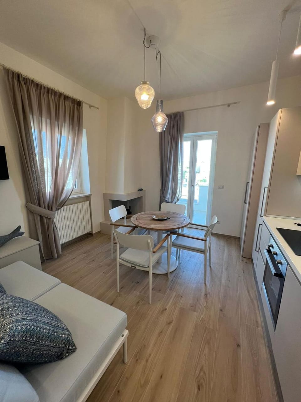 Kitchen or kitchenette, Living room, Photo of the whole room, Dining area, pet friendly, stove