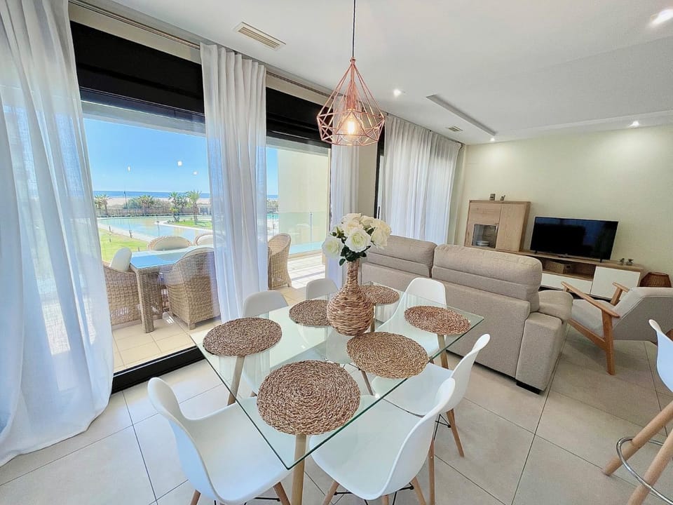 Living room, Dining area