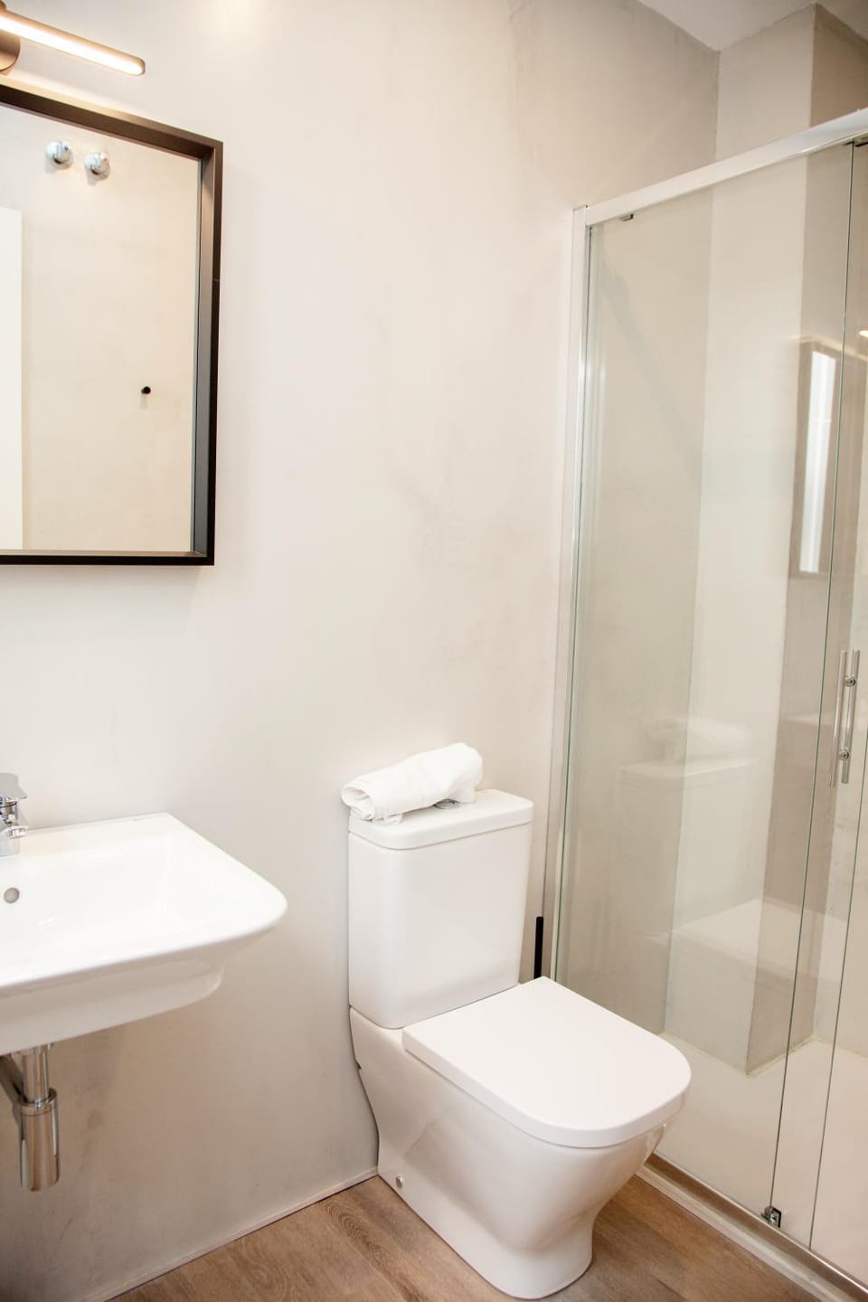 Shower, Toilet, Bathroom, towels