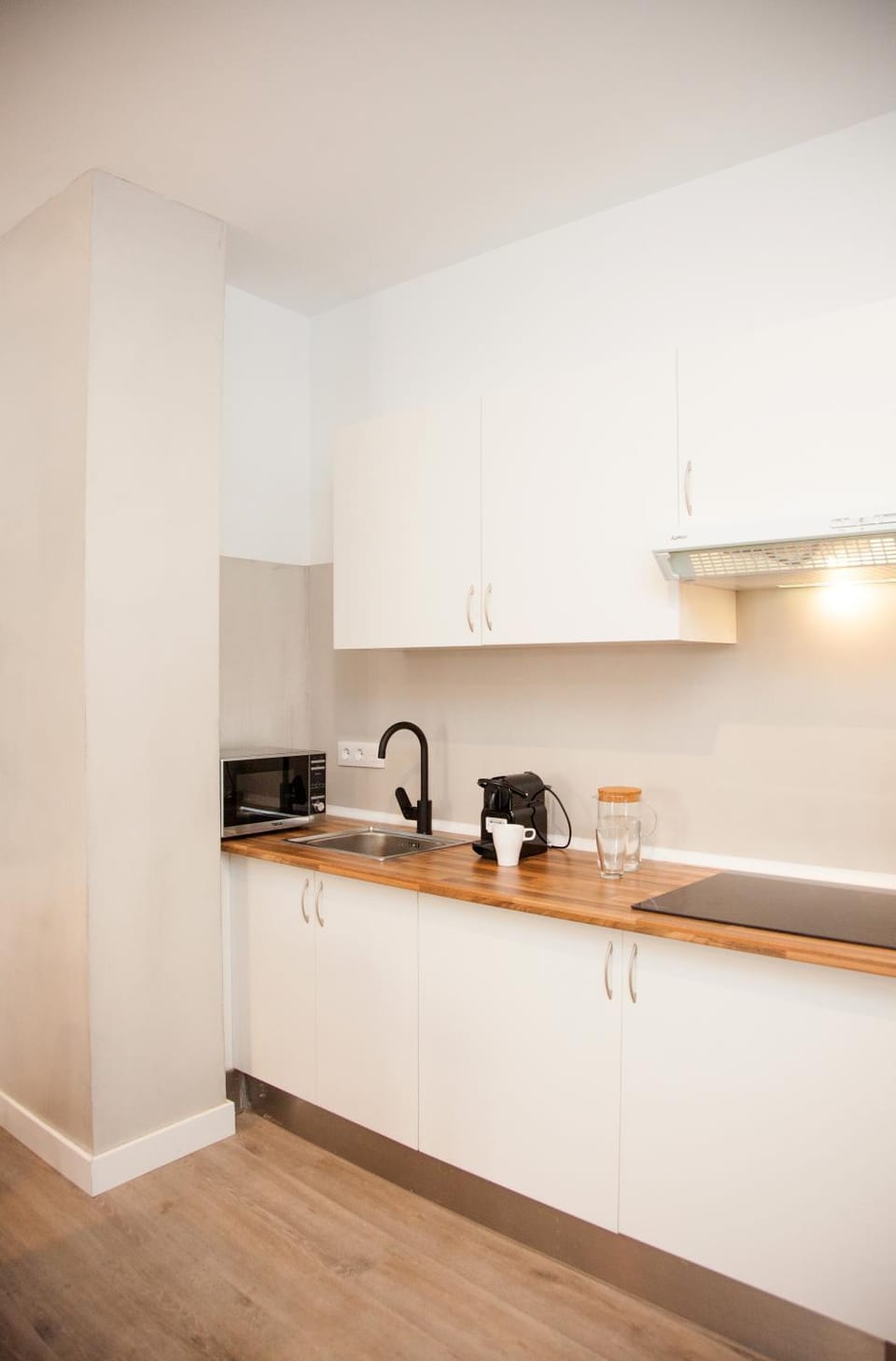 Coffee/tea facilities, Kitchen or kitchenette, minibar, stove