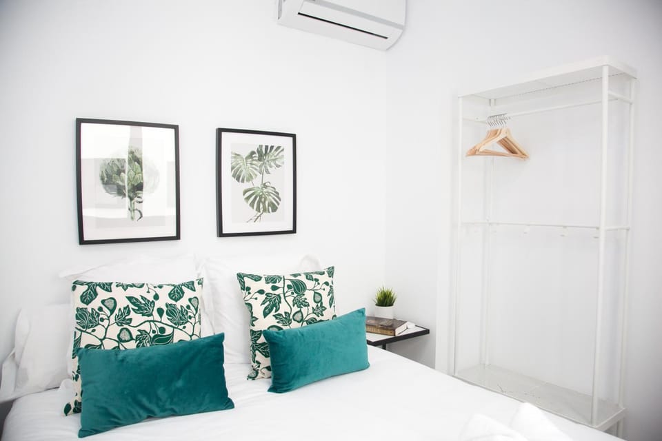 Bed, Bedroom, wardrobe, air conditioner