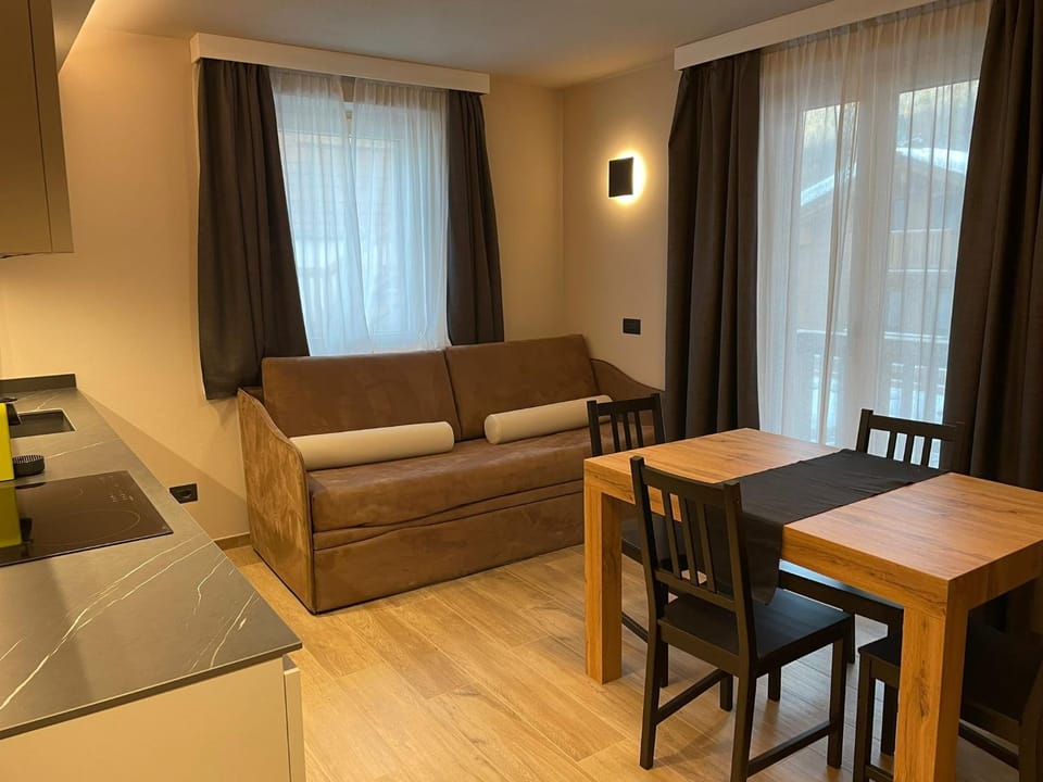 Kitchen or kitchenette, Living room, Photo of the whole room, Seating area, Dining area, hair dresser