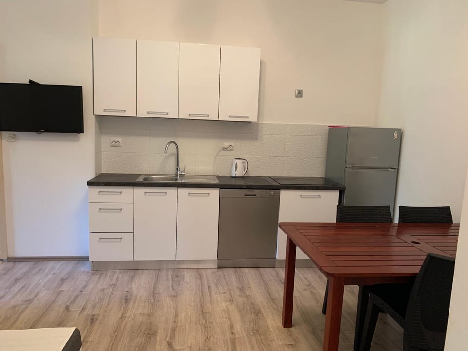 Villa M, Apartment for 6 Persons direct seaside, ground floor Apartment in Zadar County