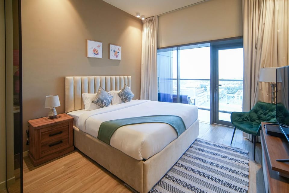 Bed, View (from property/room), City view
