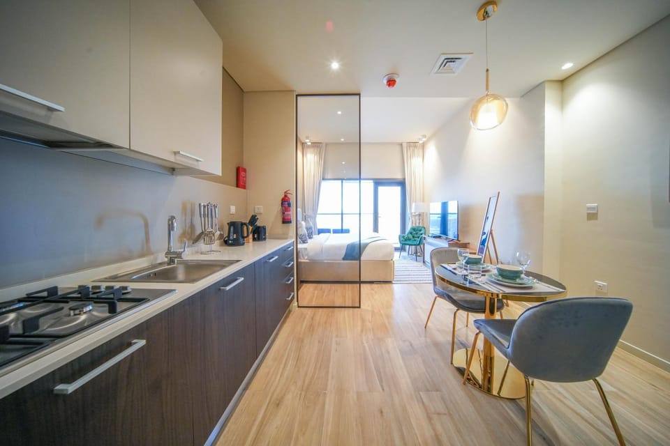Kitchen or kitchenette, Seating area, Dining area