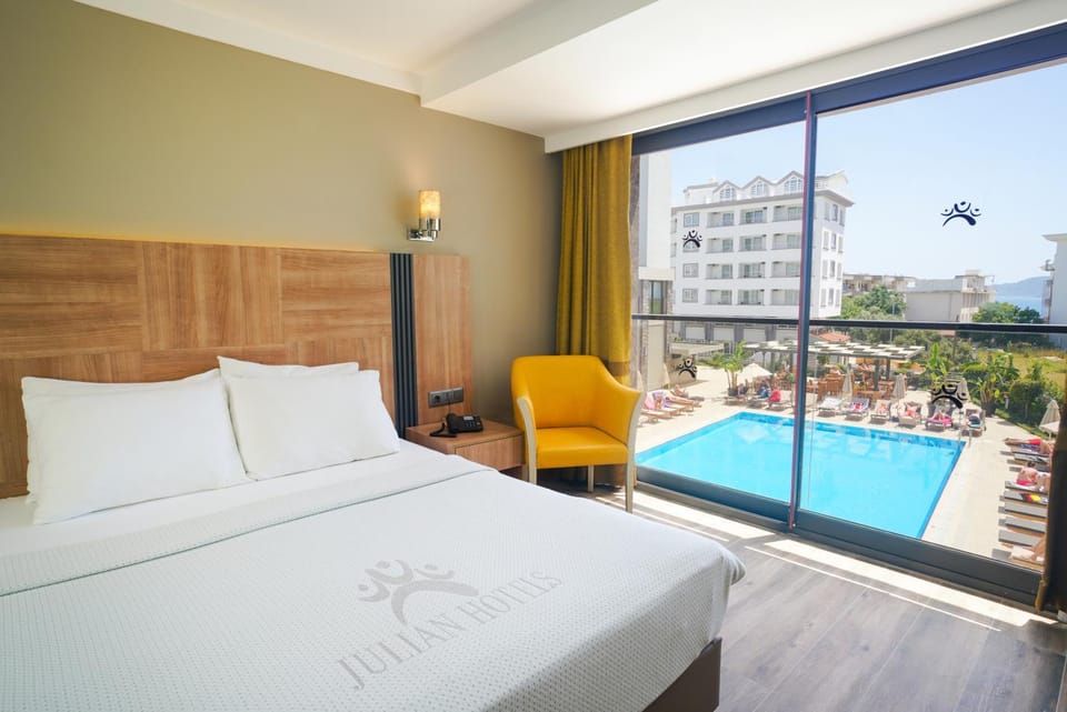 Bed, Photo of the whole room, Bedroom, Pool view, Swimming pool