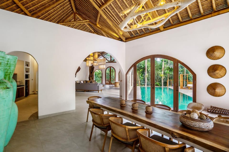 Dining area, Pool view, Swimming pool