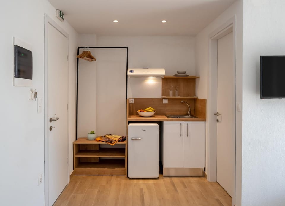Kitchen or kitchenette, stove, wardrobe