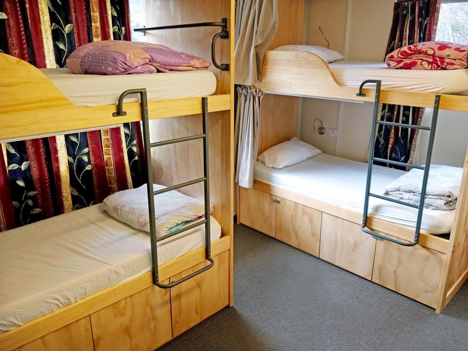 Bedroom, bunk bed