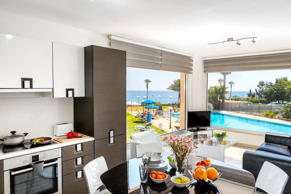 Dining area, kitchen