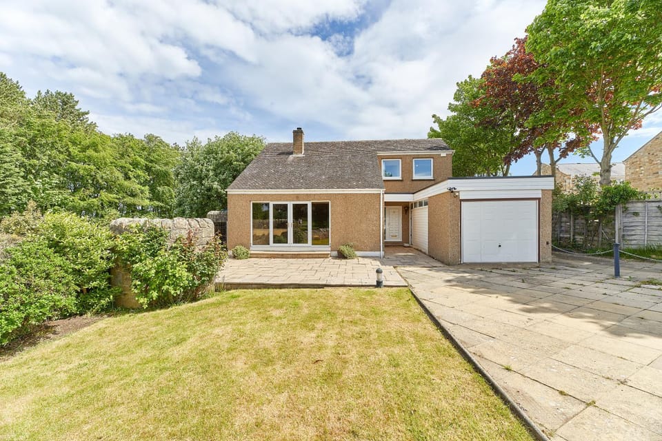 Property building, Facade/entrance, Garden, Parking