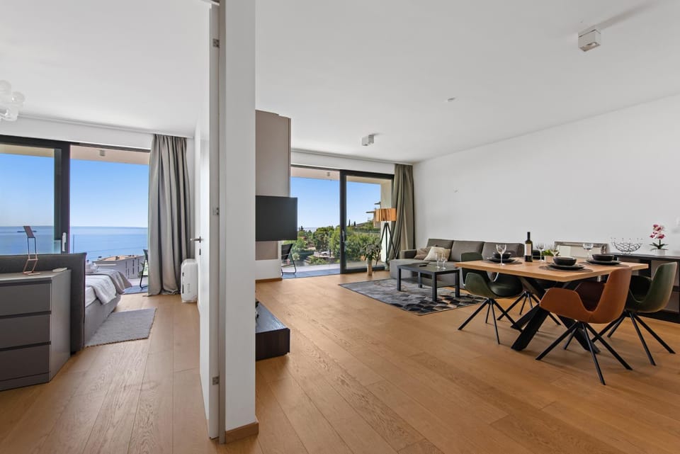 Dining area, Sea view