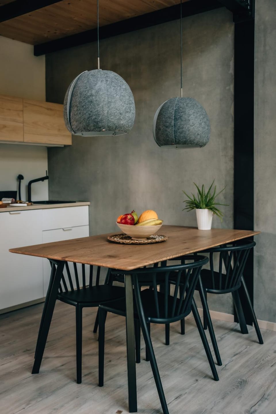 Kitchen or kitchenette, Dining area
