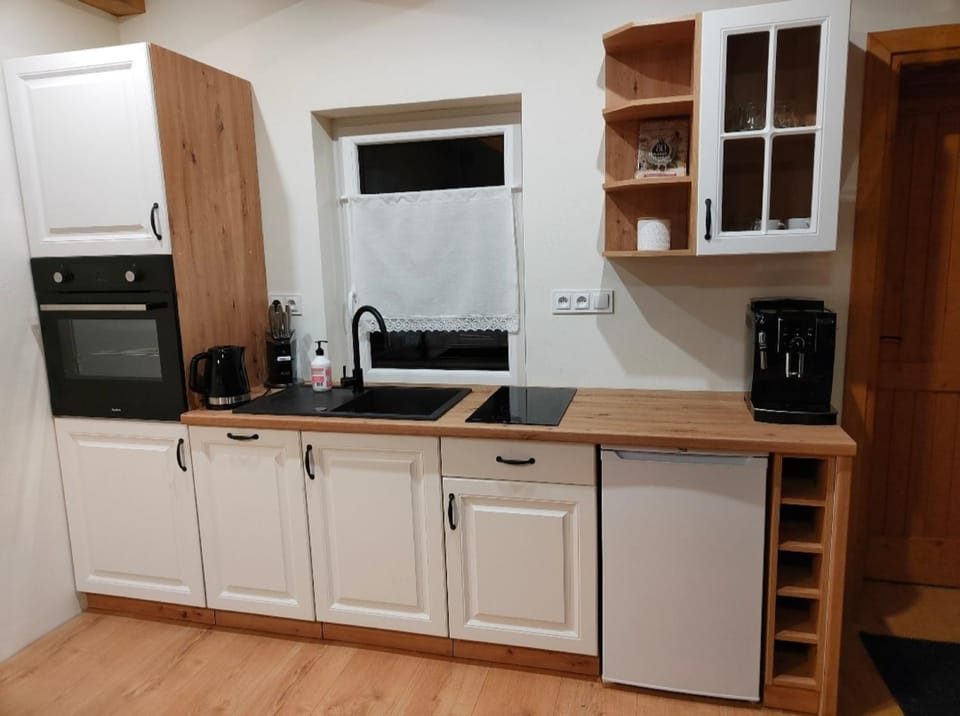 Coffee/tea facilities, Kitchen or kitchenette, dishwasher, pet friendly, stove