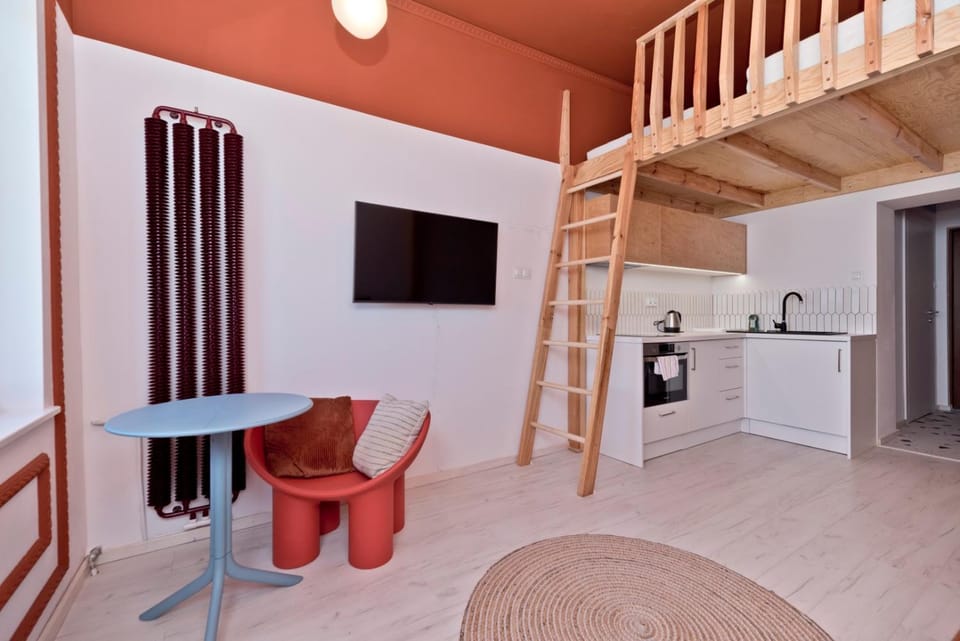 TV and multimedia, Kitchen or kitchenette, Seating area